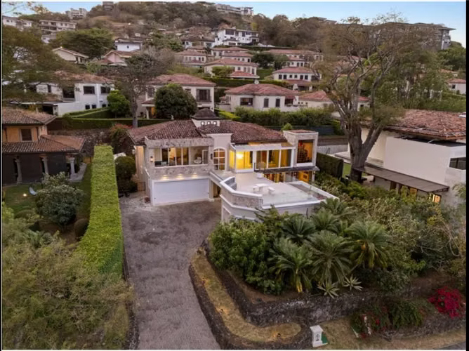 VENTA DE CASA DE LUJO EN CONDOMINIO EN ESCAZÚ//LLAVE EN MANO