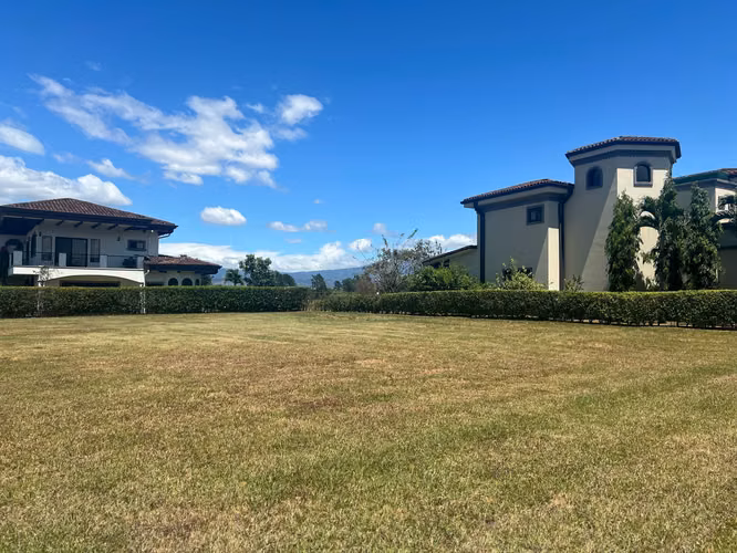 Lote Amplio en Venta en Condominio Exclusivo – Ideal para Construir - Imagen 3