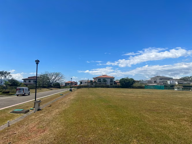 Lote Amplio en Venta en Condominio Exclusivo – Ideal para Construir