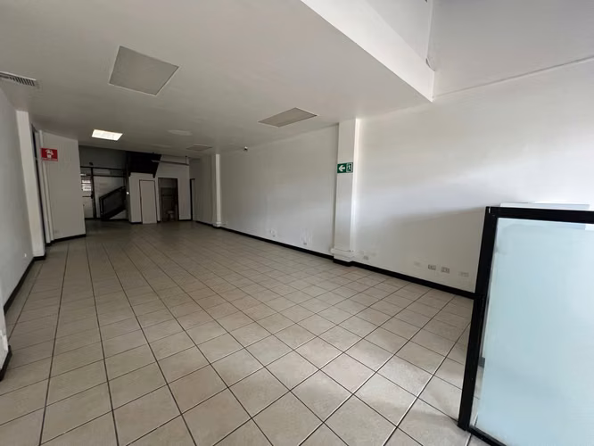 ¡Oficinas en alquiler – espacios funcionales de 140 m² por $2,500! - Imagen 2