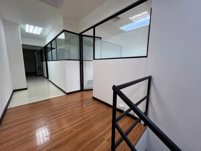 ¡Oficinas en alquiler – espacios funcionales de 140 m² por $2,500! - Imagen 8