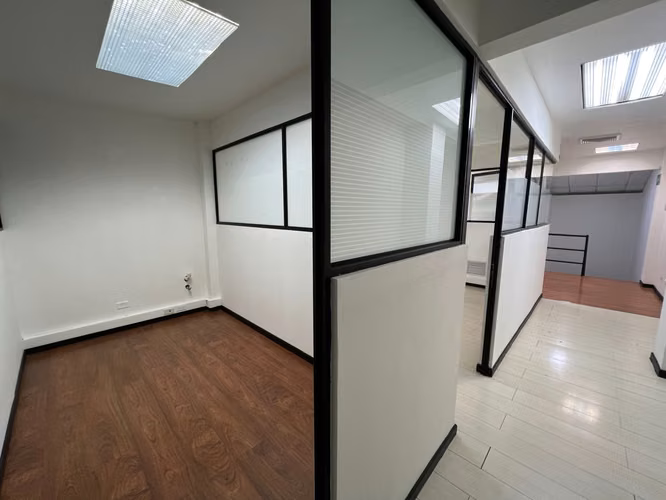 ¡Oficinas en alquiler – espacios funcionales de 140 m² por $2,500! - Imagen 10