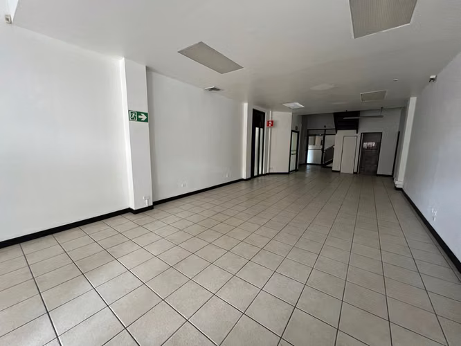 ¡Oficinas en alquiler – espacios funcionales de 140 m² por $2,500! - Imagen 3