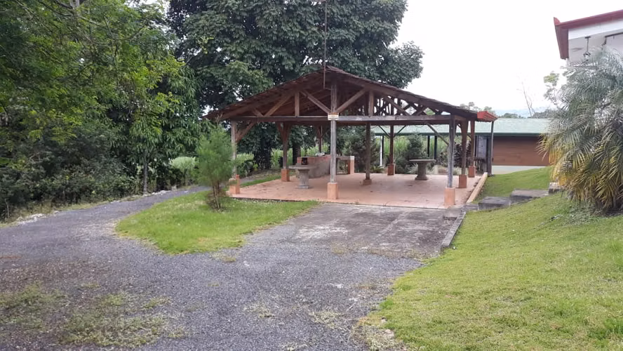 Vive el Paraíso: Casa Familiar en Santa Elena, Pérez Zeledón