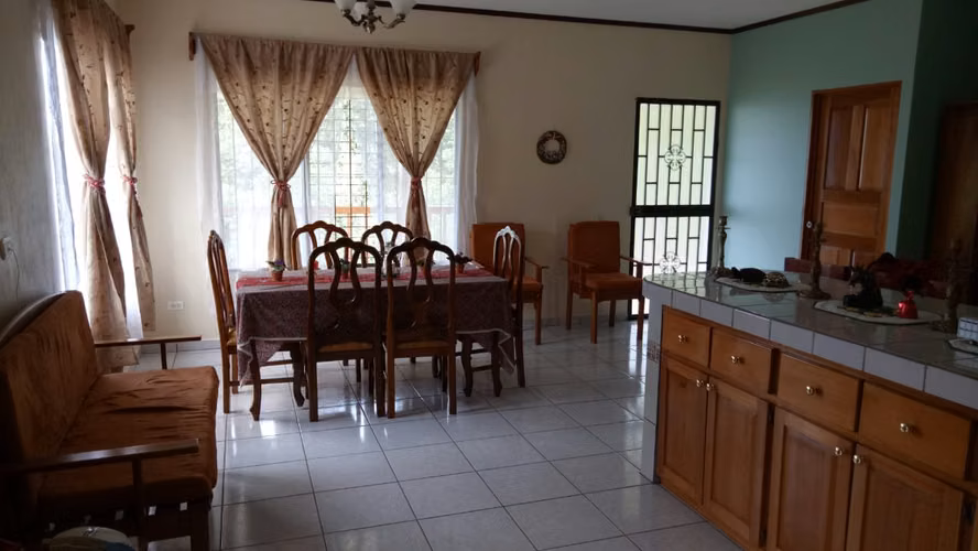 Vive el Paraíso: Casa Familiar en Santa Elena, Pérez Zeledón