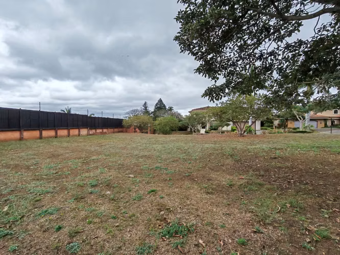 Se vende hermoso lote esquinero en Pinares. Condominio Alto Perfil. - Imagen 9