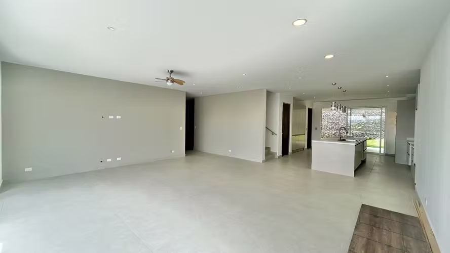 CASA A ESTRENAR EN VENTA o ALQUILER | ELEGANCIA, VISTA Y EXCLUSIVIDAD EN GUACHIPELÍN NORTE, ESCAZÚ - Imagen 4