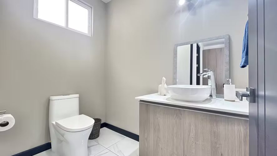VENTA o ALQUILER | ELEGANCIA, VISTA Y EXCLUSIVIDAD EN GUACHIPELÍN NORTE, ESCAZÚ