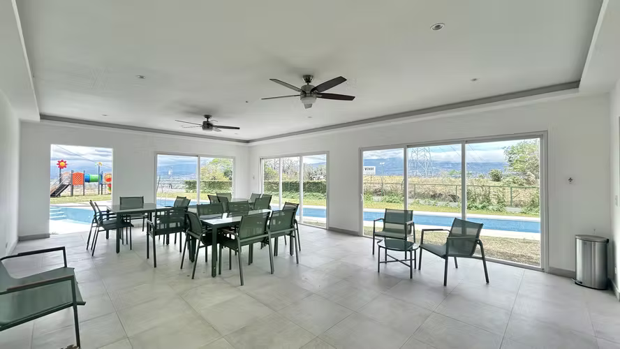 VENTA o ALQUILER | ELEGANCIA, VISTA Y EXCLUSIVIDAD EN GUACHIPELÍN NORTE, ESCAZÚ