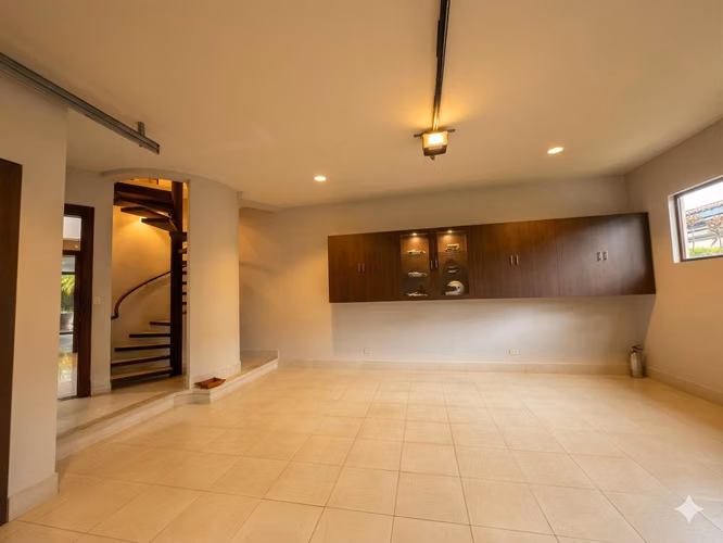 VENTA DE CASA EN BOSQUES DE LINDORA*