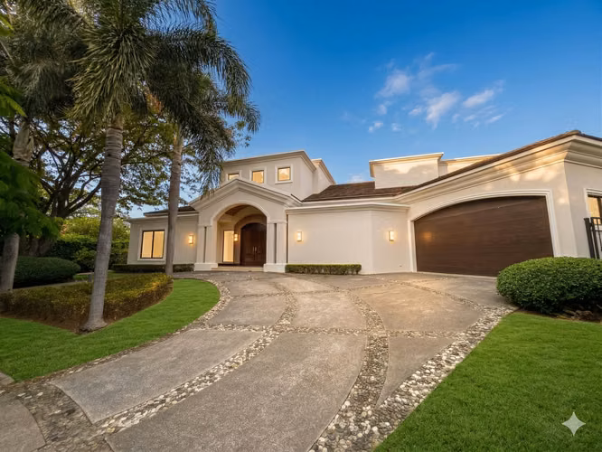 VENTA DE CASA EN BOSQUES DE LINDORA*