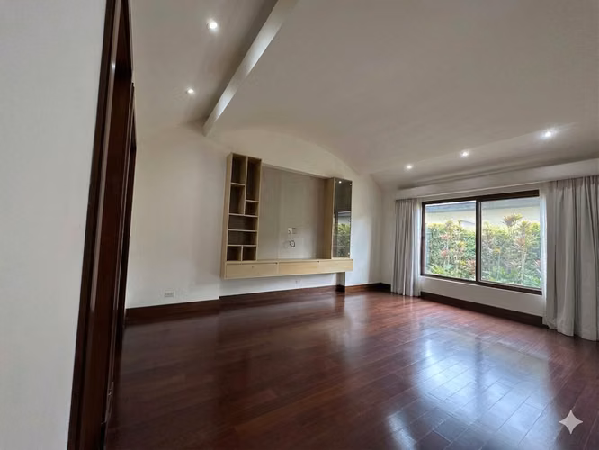 VENTA DE CASA EN BOSQUES DE LINDORA*