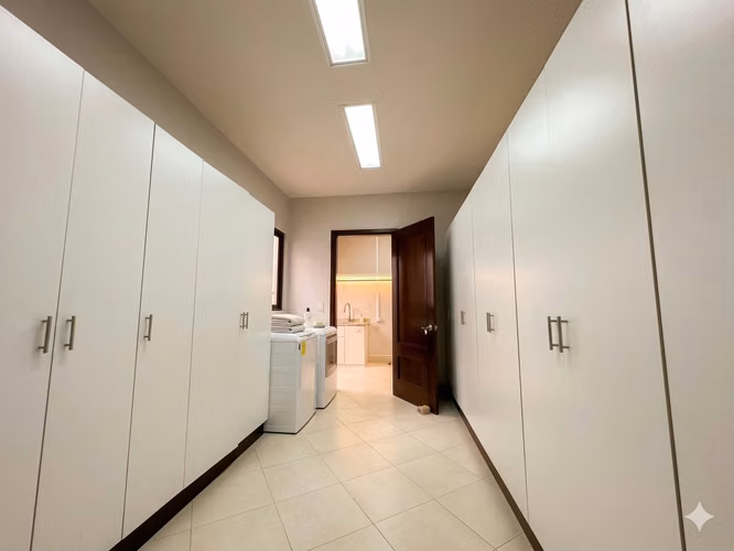VENTA DE CASA EN BOSQUES DE LINDORA*