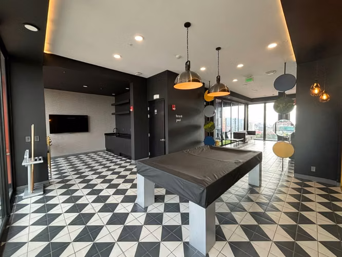 ¡Vive en el Centro de Todo! Hermoso Apartamento Amueblado con Servicio de Agua incluido - Imagen 19
