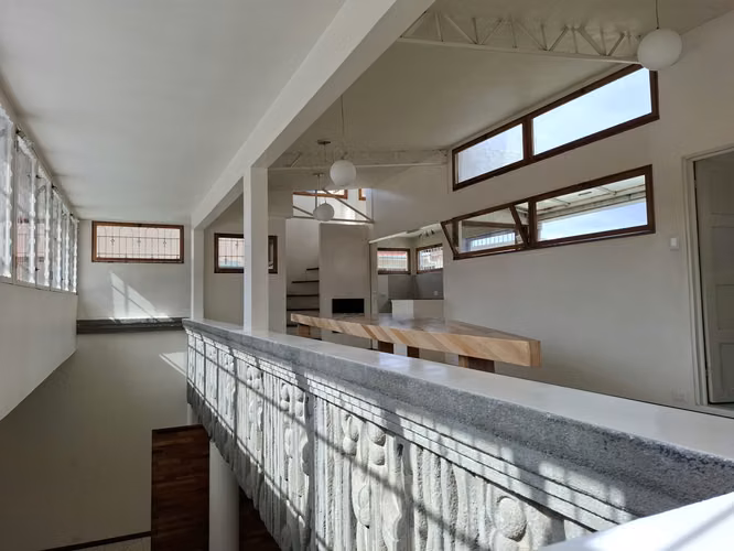 Se vende propiedad en Barrio Amón con 3 apartamento y 1 local comercial