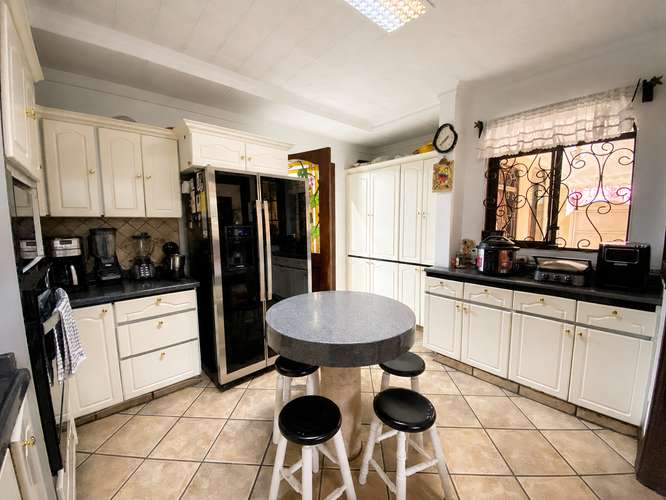 Se vende casa independiente en Guayabos, Curridabat - Imagen 2