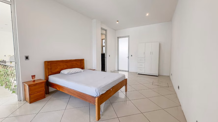 Se vende casa moderna con piscina en Santa Ana - Imagen 5