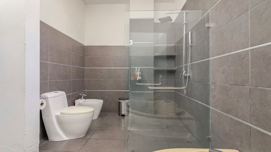 Se vende casa moderna con piscina en Santa Ana - Imagen 11