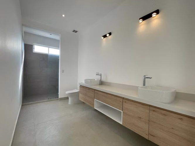 Se Vende Hermosa Casa en condominio en Guachipelín de Escazú. - Imagen 10