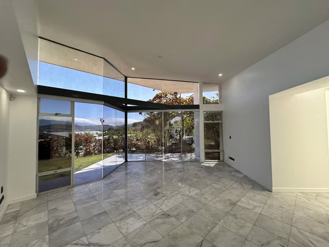 Vendo casa en Piedades de Santa Ana, vistas espectaculares. - Imagen 11