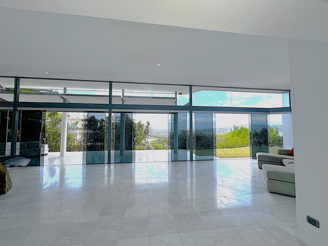 Vendo casa en Piedades de Santa Ana, vistas espectaculares. - Imagen 8