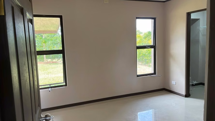 Casa nueva con lote amplio en Hacienda Mi Quinta - Imagen 4