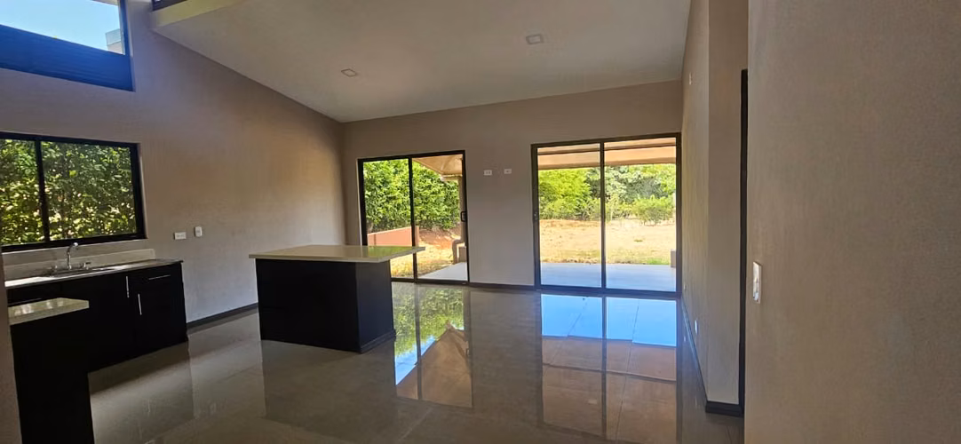Casa nueva con lote amplio en Hacienda Mi Quinta - Imagen 9