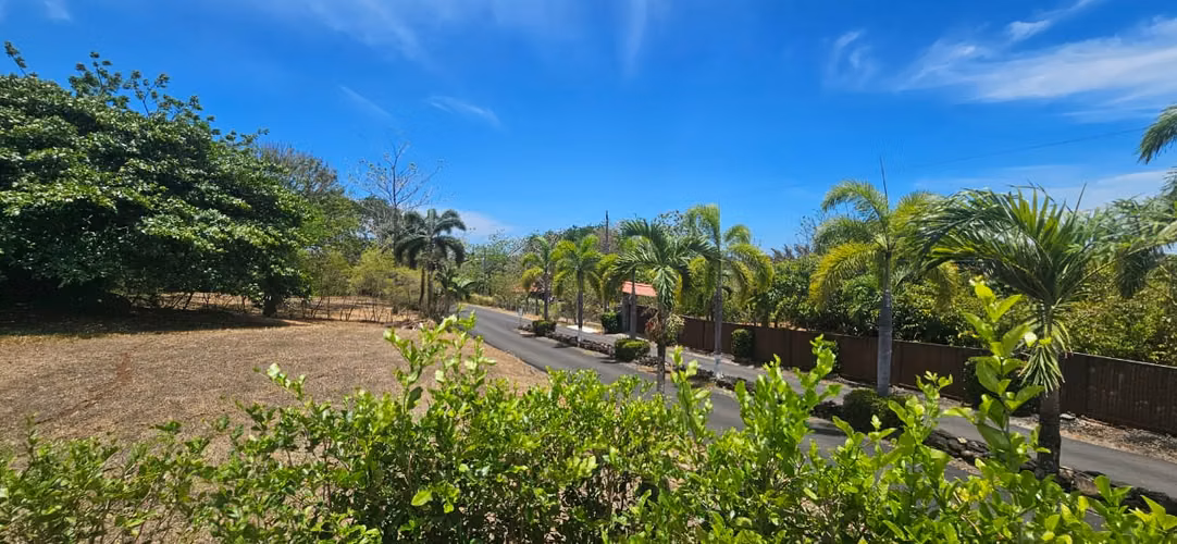 Casa nueva con lote amplio en Hacienda Mi Quinta - Imagen 13