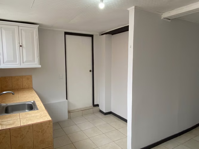 CURRIDABAT APARTAMENTO DESDE 27 DE AGOSTO TODO INCLUIDO LUZ AGUA INTERNET 190.000 - Imagen 7