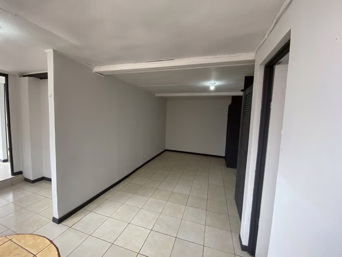 CURRIDABAT APARTAMENTO DESDE 27 DE AGOSTO TODO INCLUIDO LUZ AGUA INTERNET 190.000 - Imagen 8
