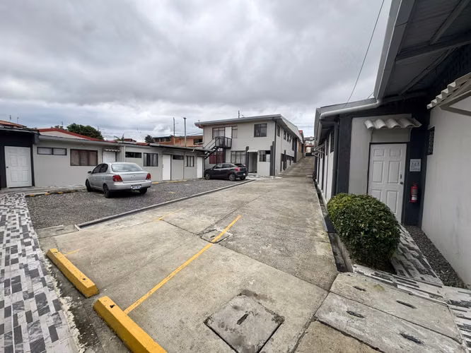 CURRIDABAT APARTAMENTO DESDE 27 DE AGOSTO TODO INCLUIDO LUZ AGUA INTERNET 190.000 - Imagen 18