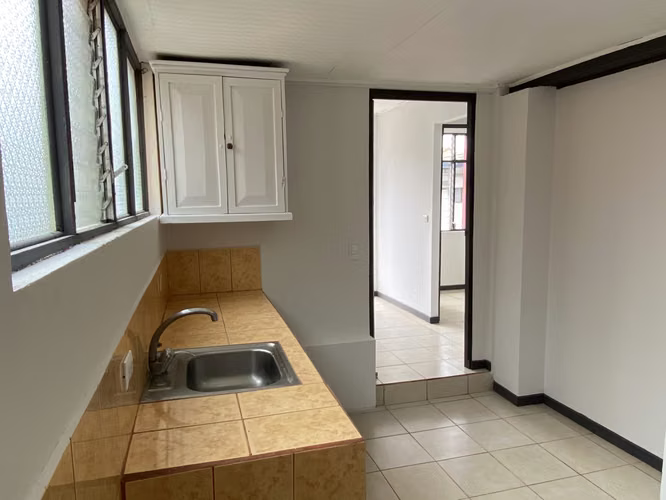 CURRIDABAT APARTAMENTO DESDE 27 DE AGOSTO TODO INCLUIDO LUZ AGUA INTERNET 190.000 - Imagen 2
