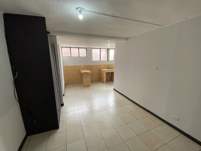 CURRIDABAT APARTAMENTO DESDE 27 DE AGOSTO TODO INCLUIDO LUZ AGUA INTERNET 190.000 - Imagen 9