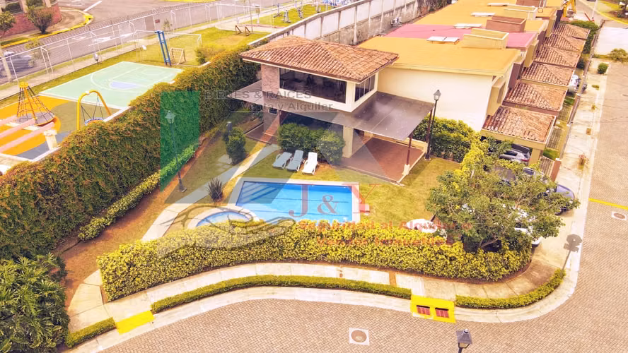 Venta de casa en Mercedes norte  de Heredia