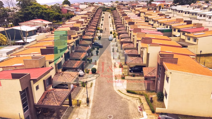 Venta de casa en Mercedes norte  de Heredia