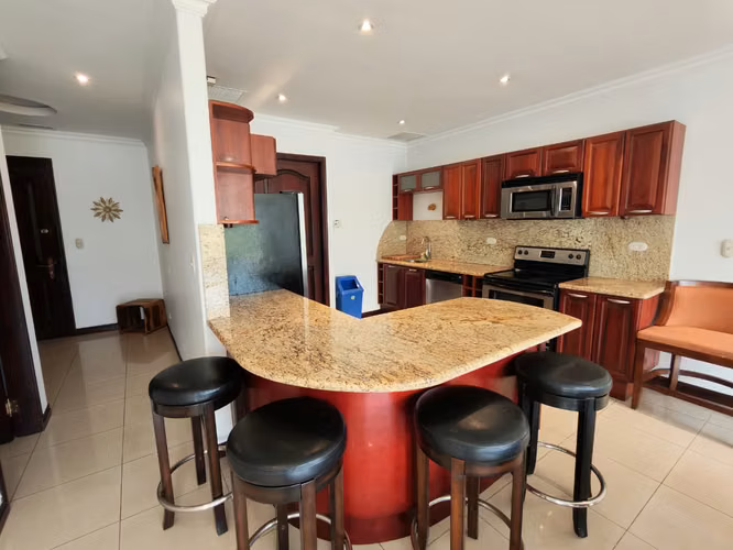 Se alquila apartamento amoblado en Escazú. Cerca de todo. - Imagen 5
