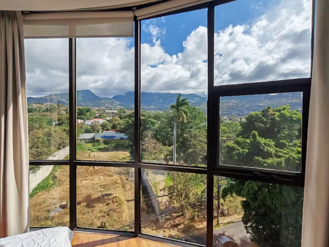 Se alquila apartamento amoblado en Escazú. Cerca de todo. - Imagen 11