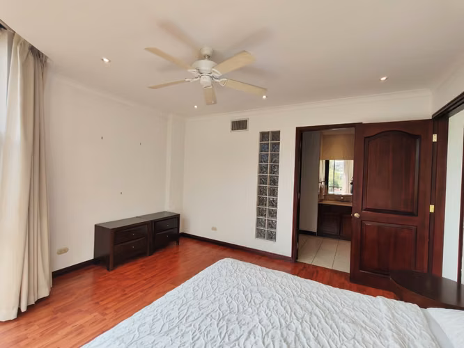 Se alquila apartamento amoblado en Escazú. Cerca de todo. - Imagen 10