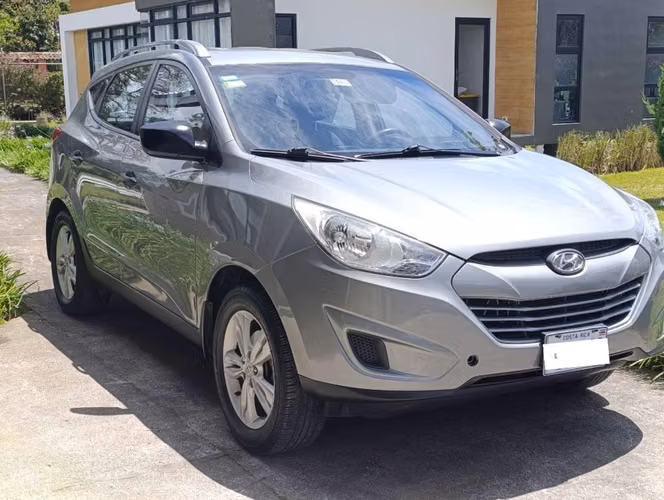 Con 83000 kms y recién pintado
