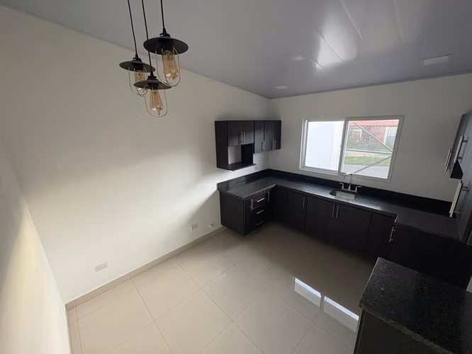 Estrena casa en Santo Domingo de Heredia