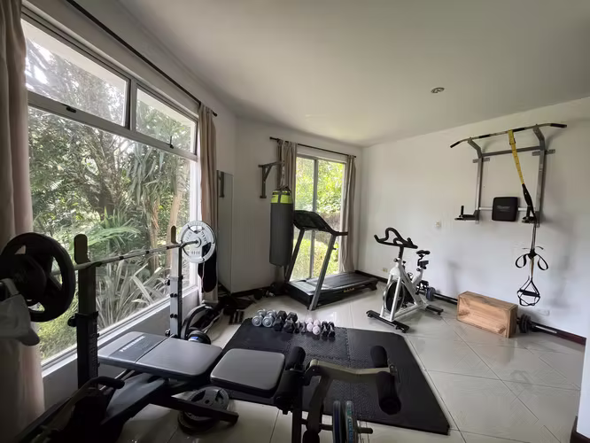 Casa en venta en Ángeles de San Rafael Heredia, elegante casa y amplias zonas verdes