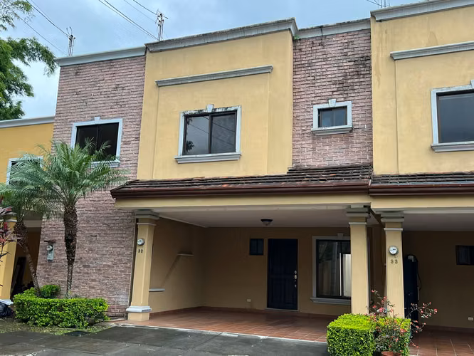Casa en Venta en Condominio Pozos de Santa Ana