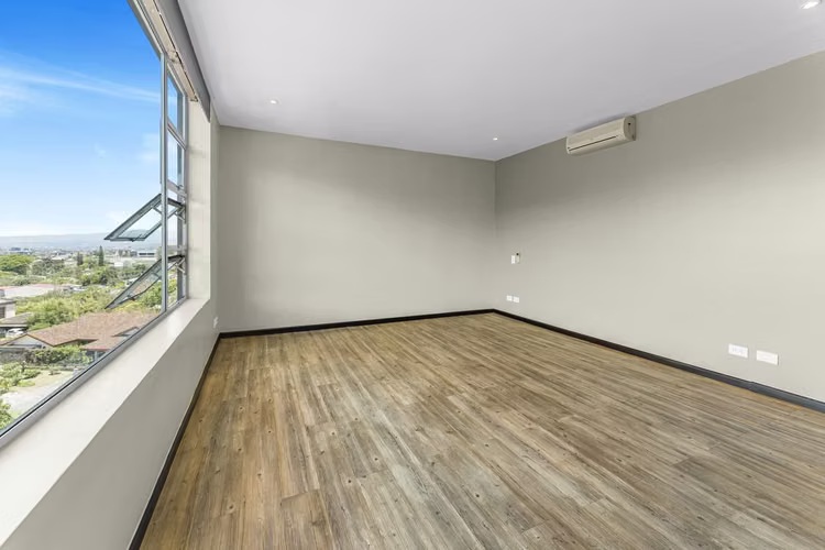 Exclusivo Penthouse de 2 Niveles: Vistas Panorámicas y Amplitud en Escazú - Imagen 12