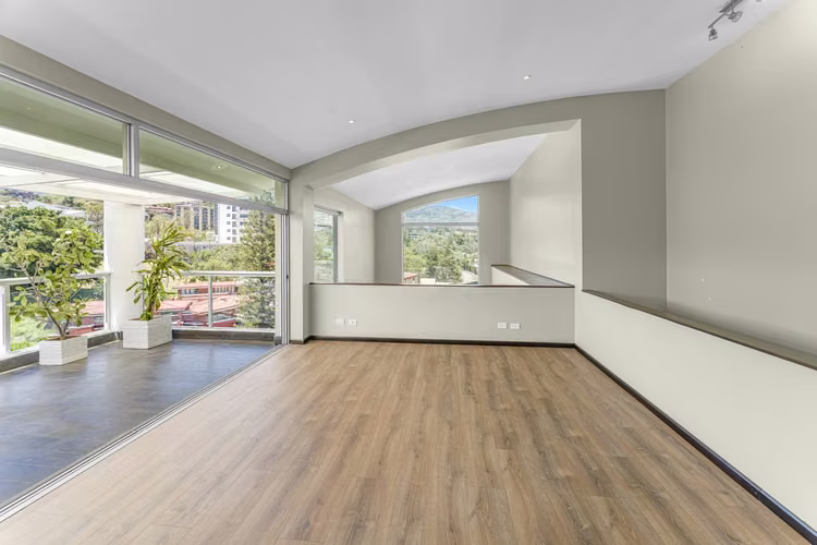 Exclusivo Penthouse de 2 Niveles: Vistas Panorámicas y Amplitud en Escazú - Imagen 13