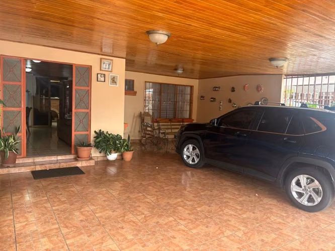 Se vende casa en Lagunilla de Heredia, cerca de Dekra
