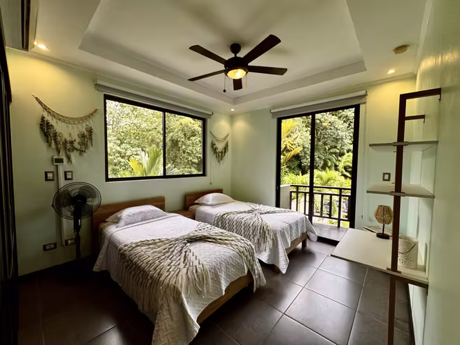 Live the Beach Life - Prime Condo Close to Everything