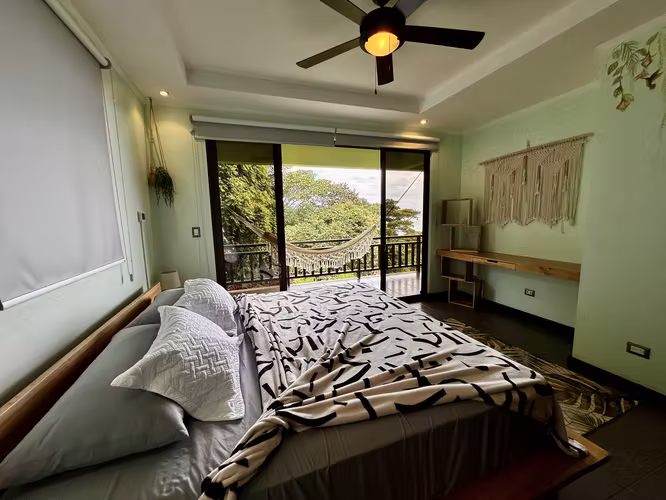 Live the Beach Life - Prime Condo Close to Everything