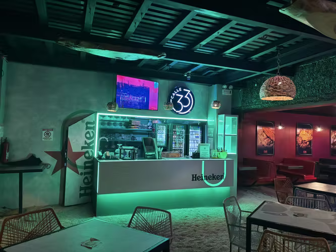 Alquiler doble barra bebidas frozen y gastronomía Barrio Escalante Mercado Gastronómico