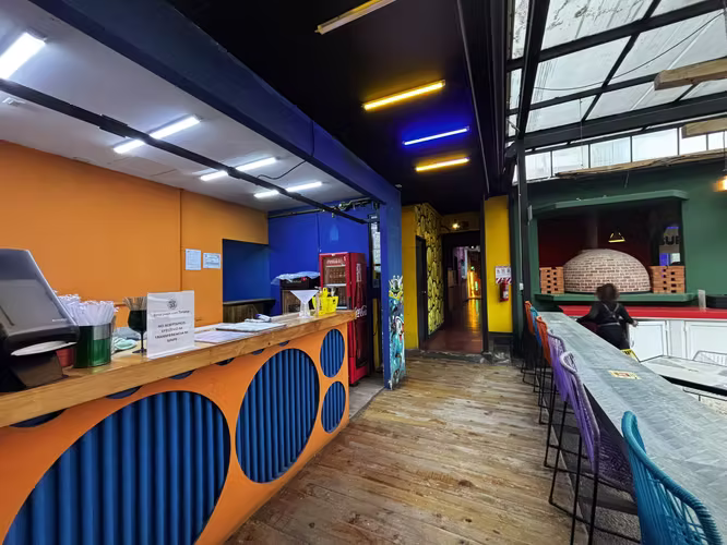 Alquiler doble barra bebidas frozen y gastronomía Barrio Escalante Mercado Gastronómico