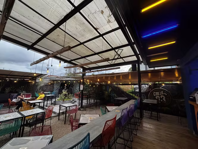 Alquiler doble barra bebidas frozen y gastronomía Barrio Escalante Mercado Gastronómico